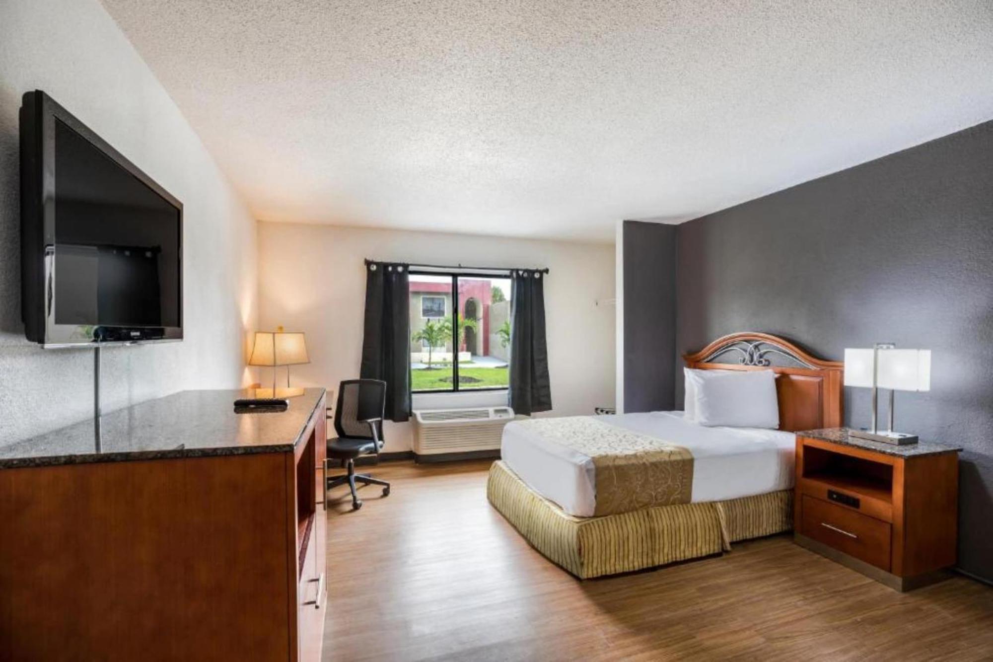 Oyo Hotel Orlando Airport Екстер'єр фото